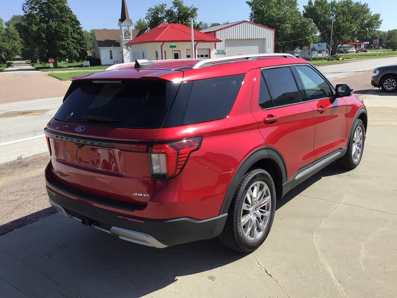 2025 Ford Explorer Platinum photo 2