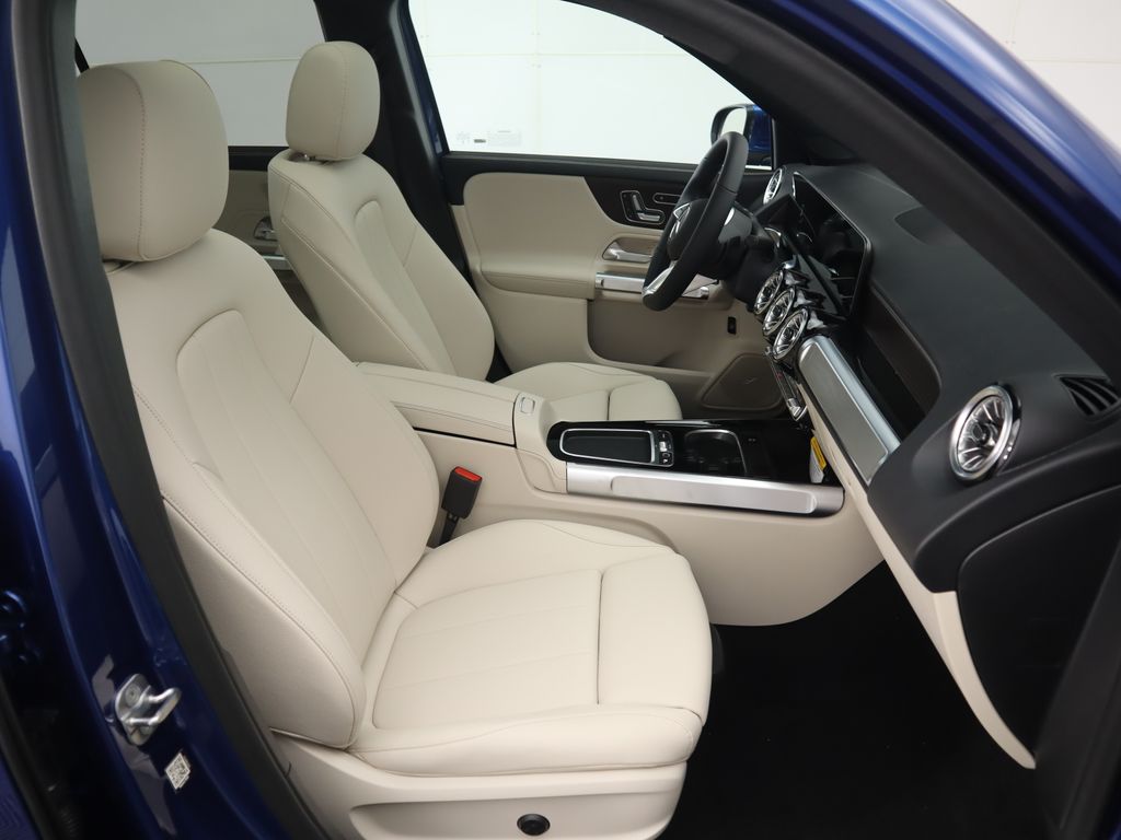2026 Mercedes Benz GLB 250 photo 22