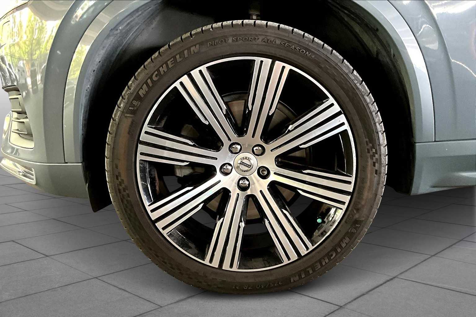 2020 Volvo XC90 Momentum photo 10