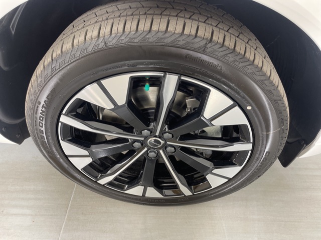 2026 Volvo XC60 T8 Plus photo 11