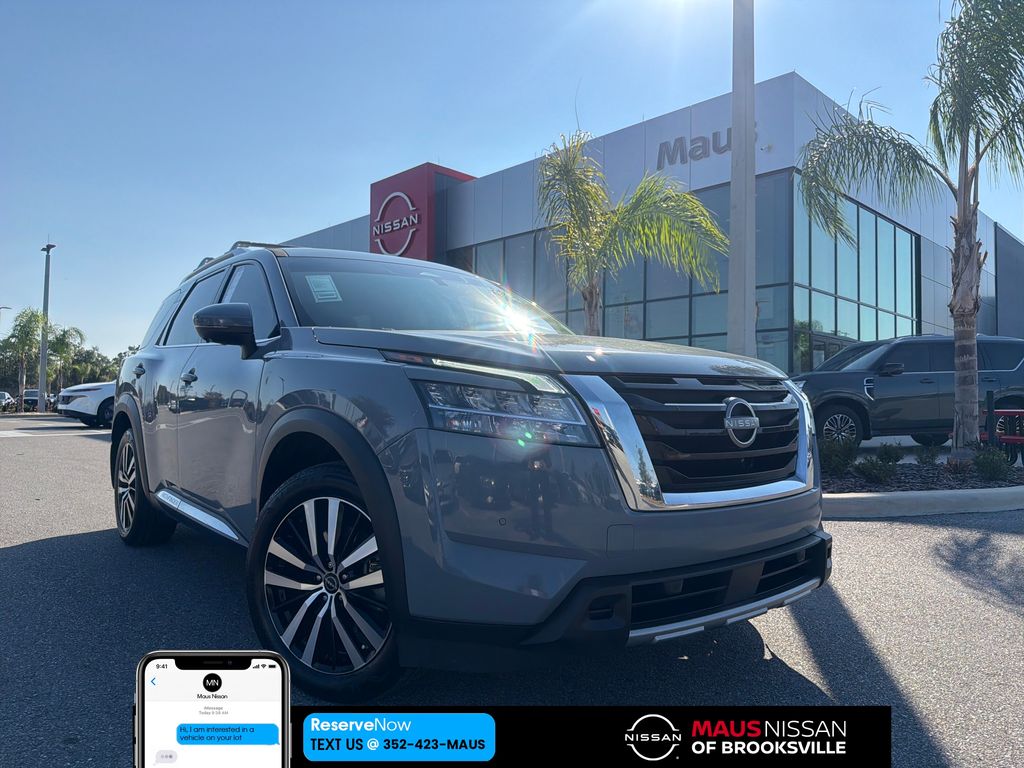 2024 Nissan Pathfinder Platinum's photo