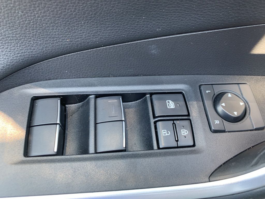 2021 Toyota RAV4 Hybrid XSE photo 3