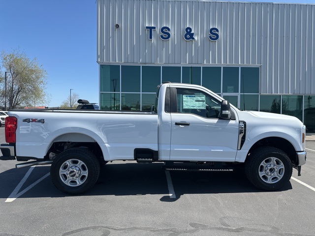 2025 Ford F-350 XLT photo 4