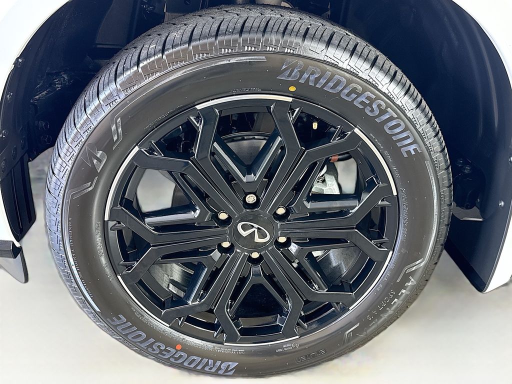 2026 Infiniti QX80 Sensory photo 36