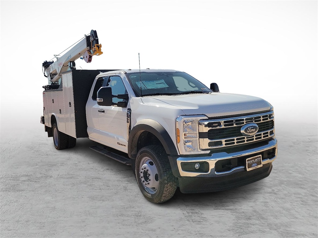2025 Ford F-550 Super Duty Chassis Cab XL's photo