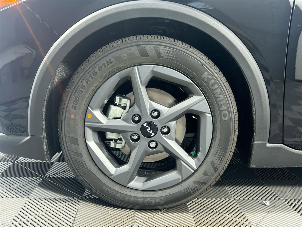 2025 Kia K4 LXS photo 9
