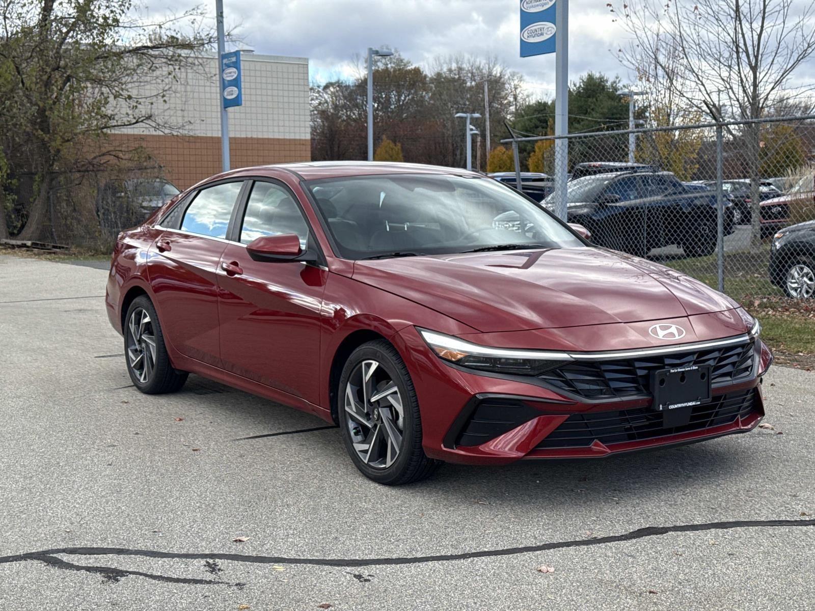 2025 Hyundai Elantra SEL Convenience photo 2