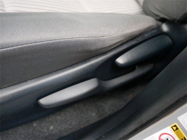 2014 Toyota RAV4 LE photo 17
