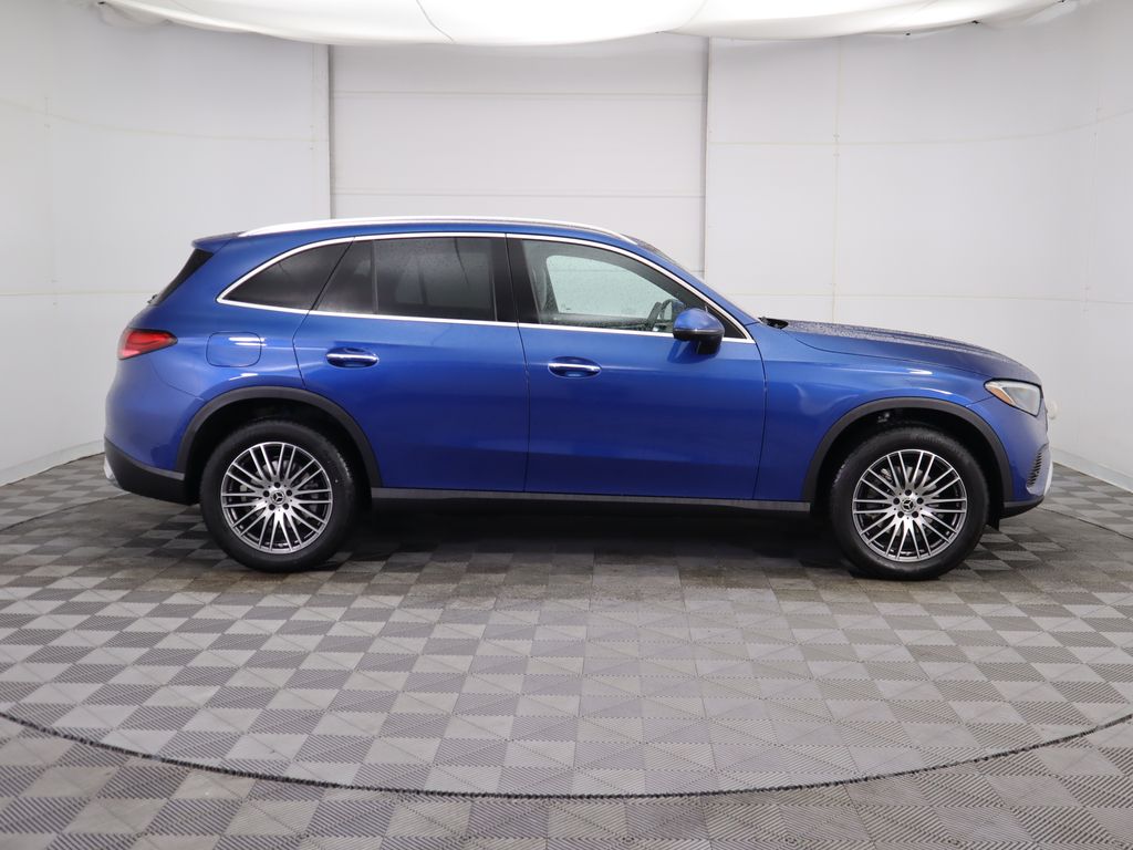 2026 Mercedes Benz GLC 300 4MATIC photo 4