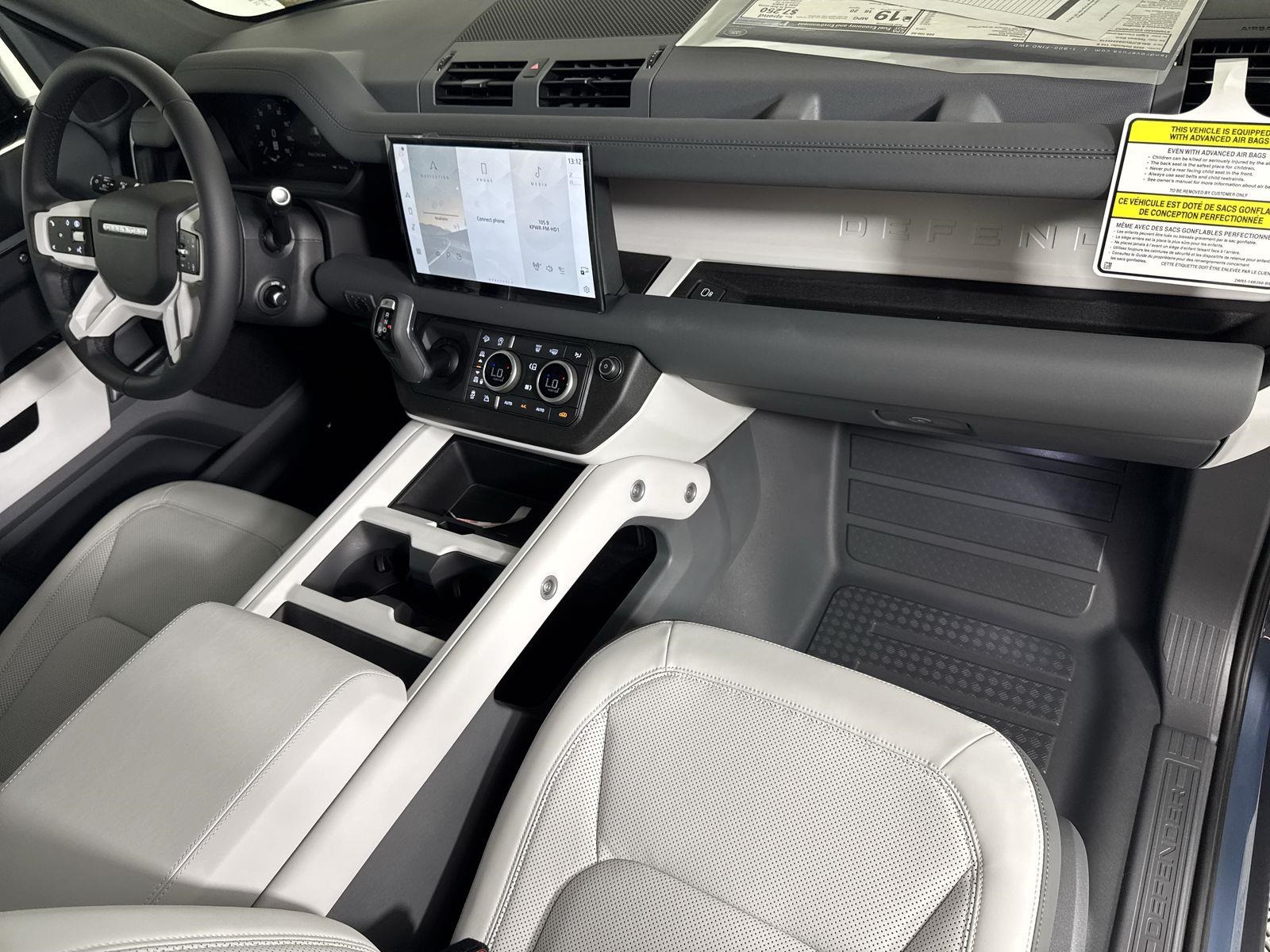 2025 Land Rover Defender 110 S photo 31