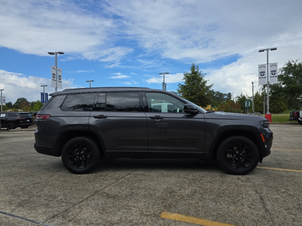 2024 Jeep Grand Cherokee Altitude photo 4