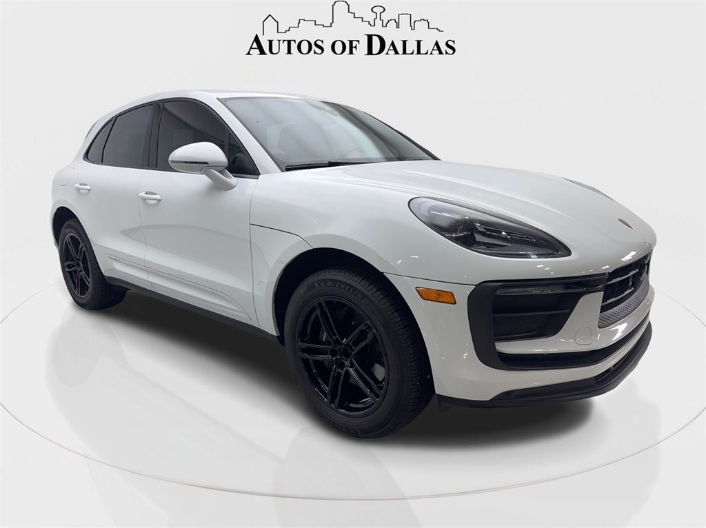 2023 Porsche Macan T photo 4