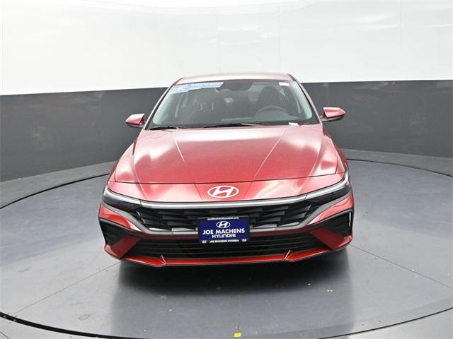 2025 Hyundai Elantra SE photo 3