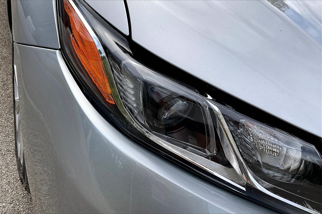 2019 Toyota Camry LE photo 27