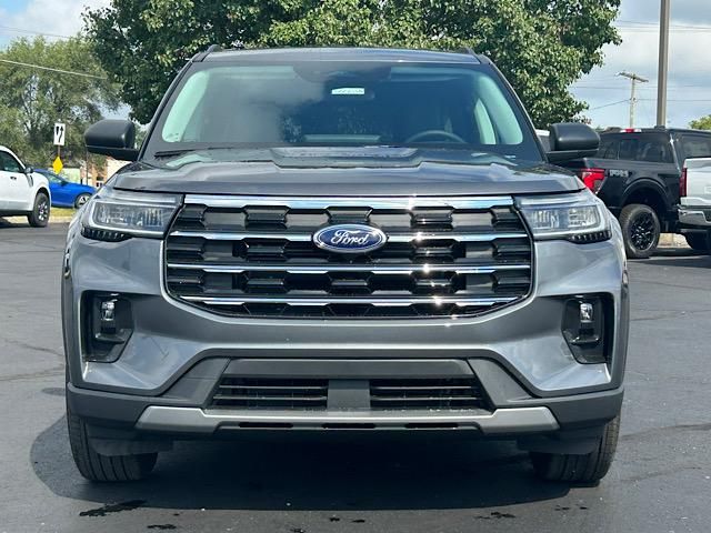 2025 Ford Explorer photo 17