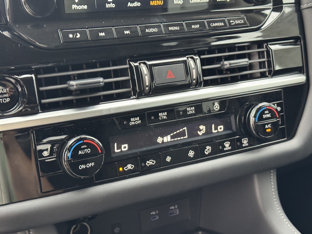 2025 Nissan Pathfinder SL photo 8