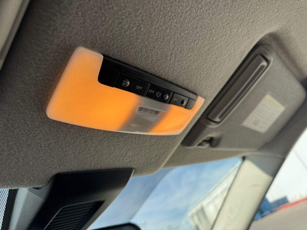2025 Nissan Kicks Play S photo 28
