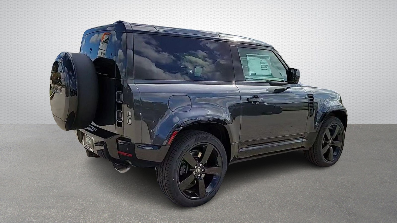 New 2024 Land Rover Defender 90 V8 Sport Utility in Wilmington 24A9017