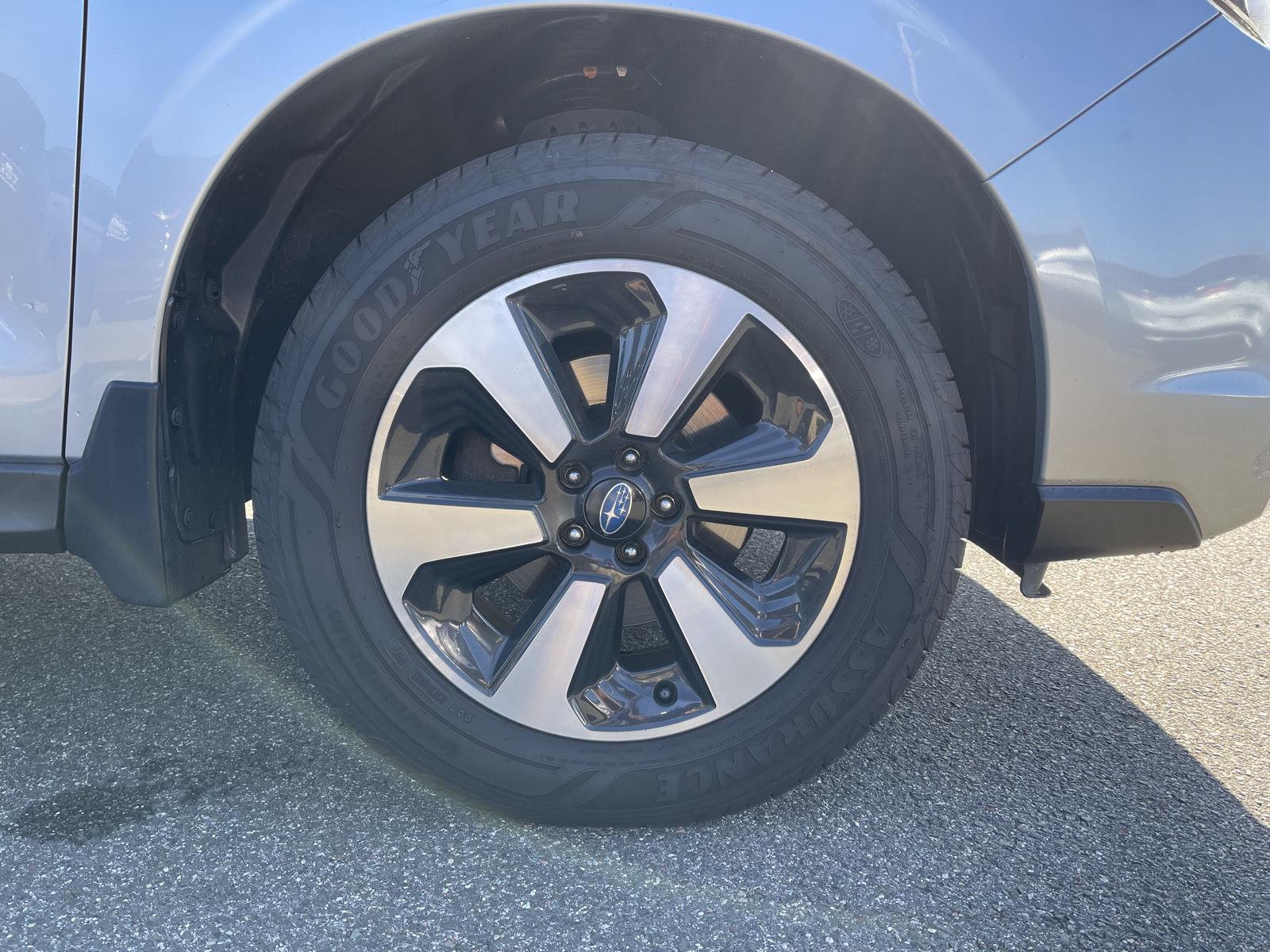 2017 Subaru Forester Premium photo 18