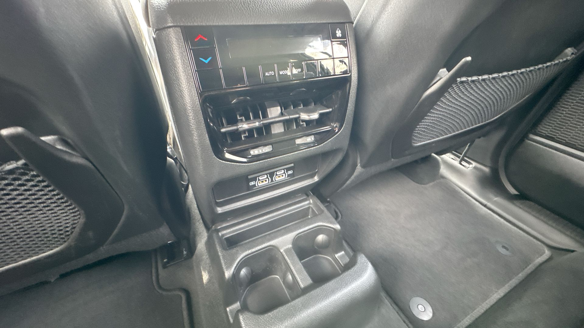 2024 Jeep Grand Cherokee Laredo photo 17