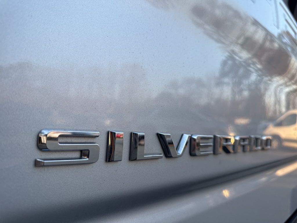 2019 Chevrolet Silverado 1500 LT photo 17