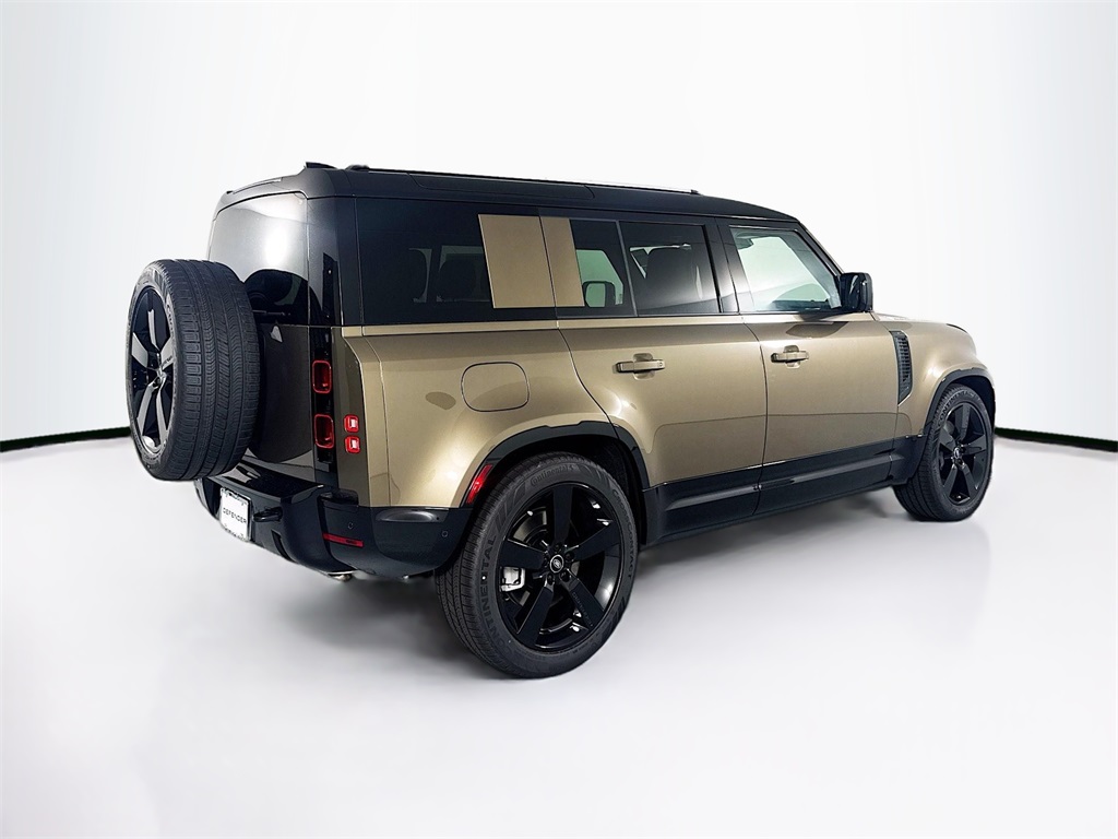 2025 Land Rover Defender 110 X-Dynamic SE photo 5
