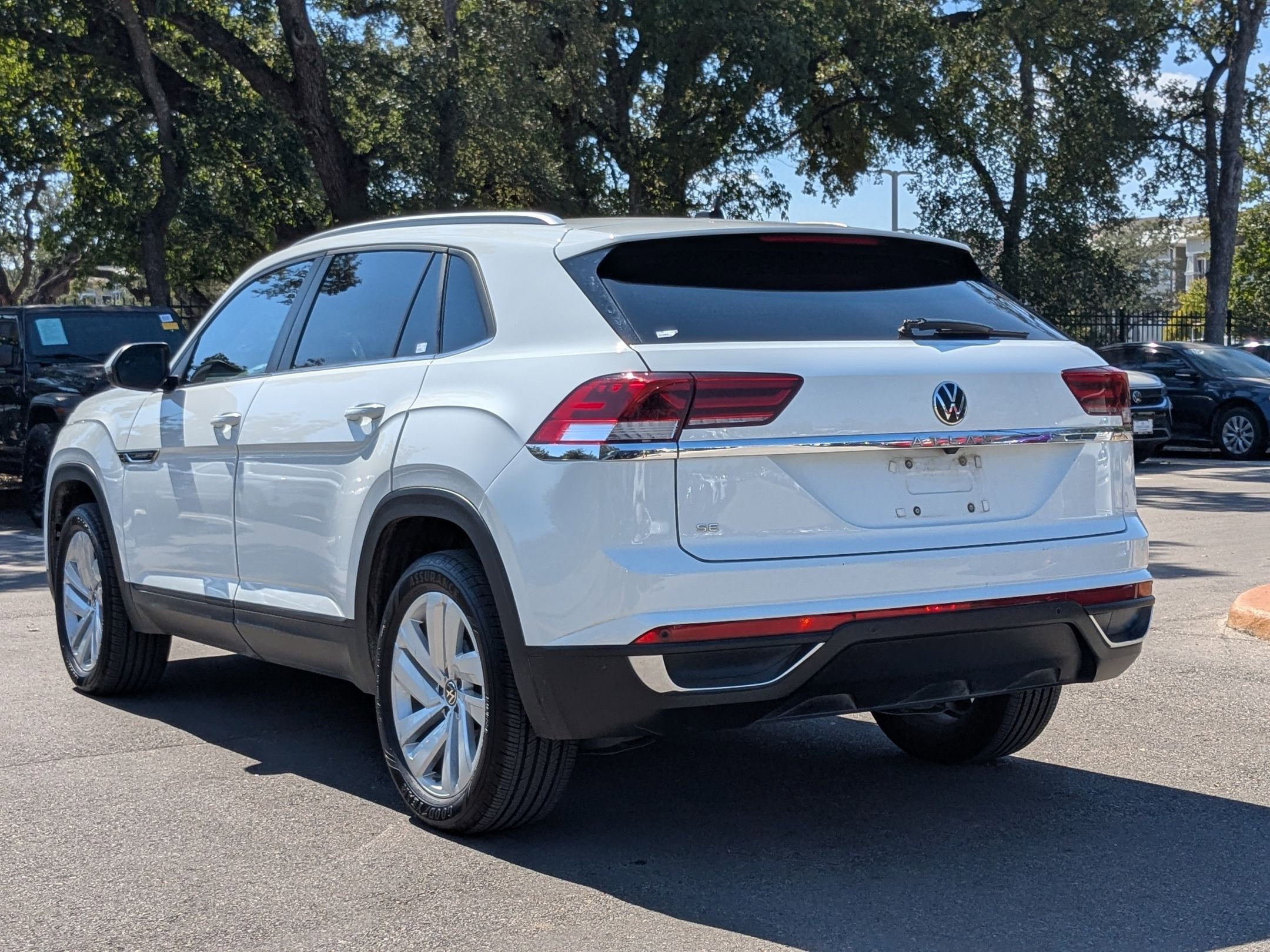 2022 Volkswagen Atlas Cross Sport SE Technology photo 4