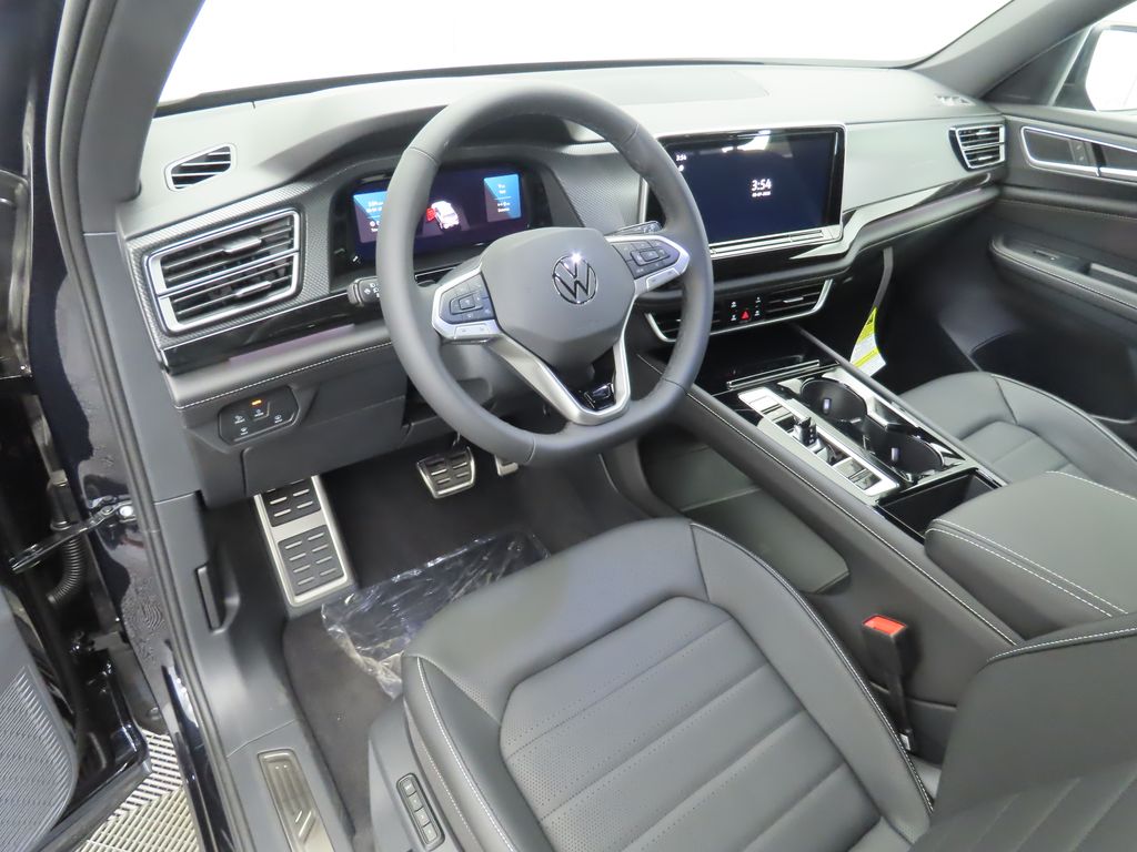 2025 Volkswagen Atlas Cross Sport SEL R-Line photo 4