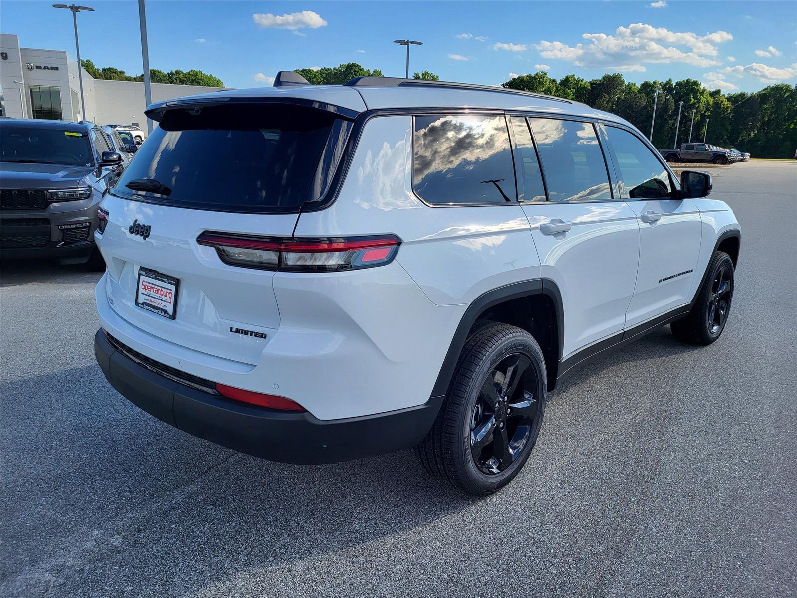 2025 Jeep Grand Cherokee Limited photo 2