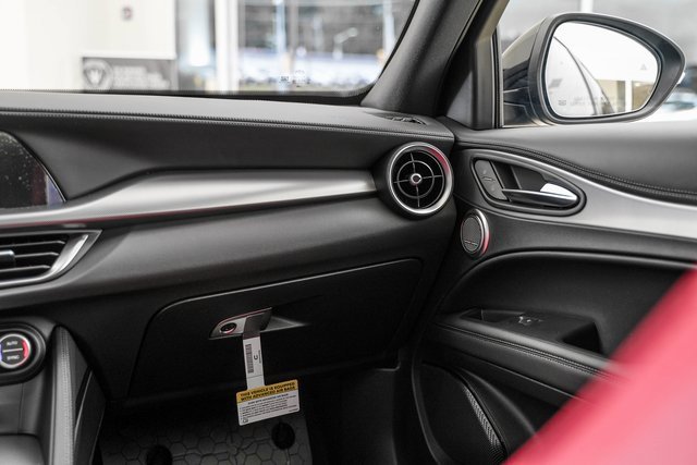 2025 Alfa Romeo Stelvio Sprint Base photo 25