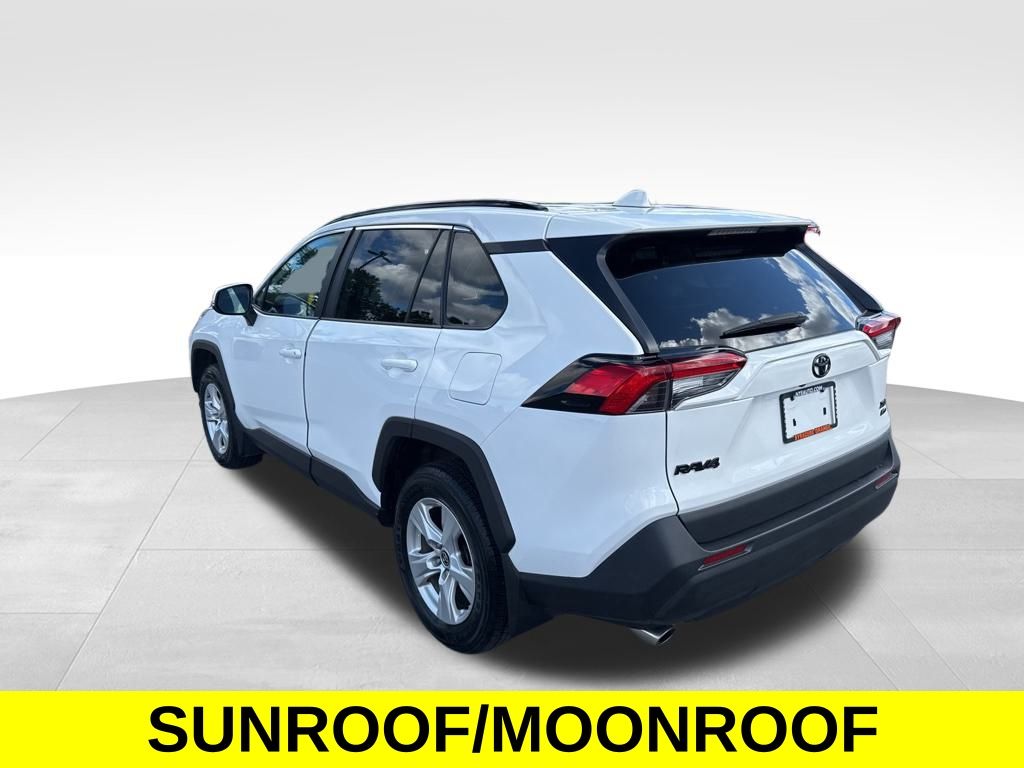 2021 Toyota RAV4 XLE photo 3