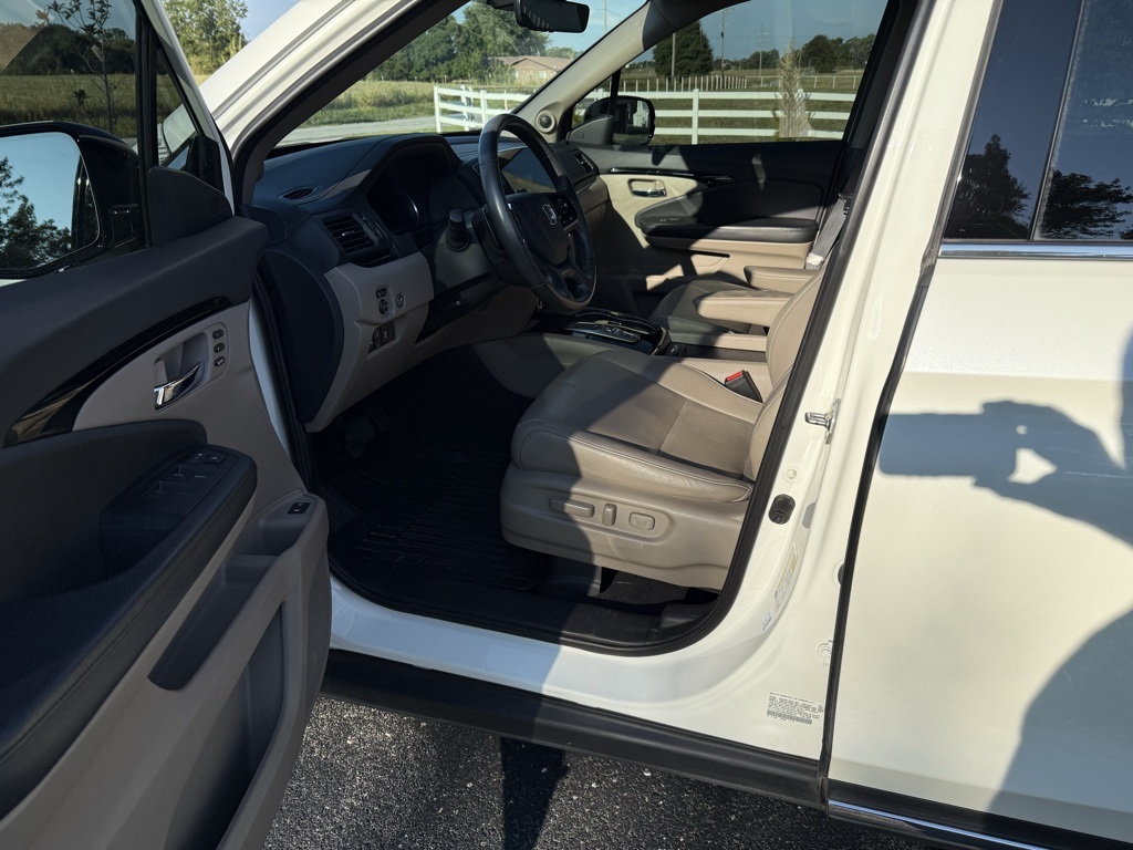 2019 Honda Pilot Elite photo 6