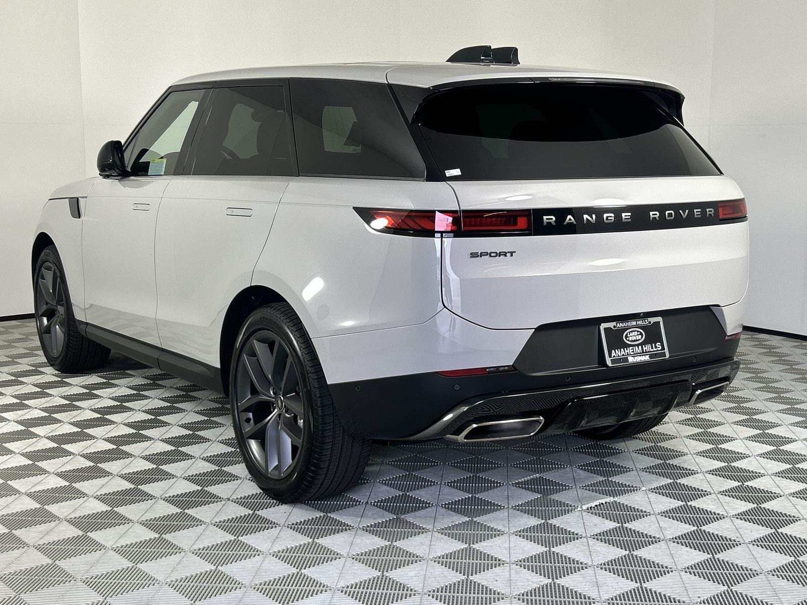 2025 Land Rover Range Rover Sport SE photo 3