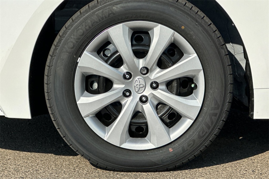 2025 Toyota Corolla Hybrid LE photo 21