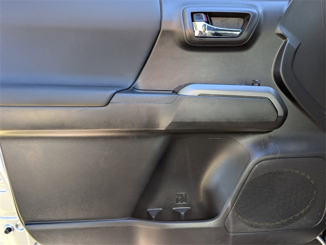 2023 Toyota Tacoma TRD Off-Road photo 10
