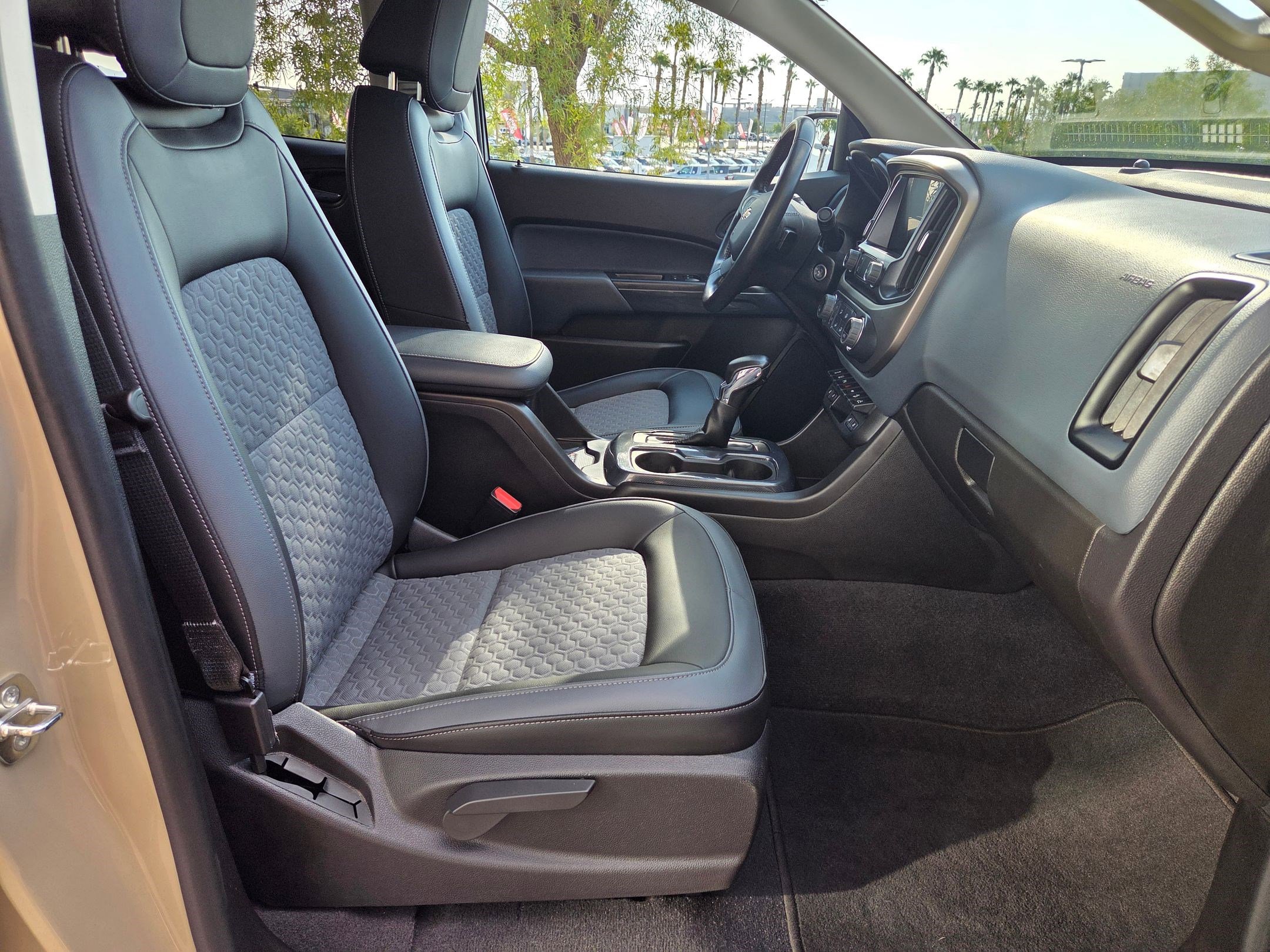 2022 Chevrolet Colorado Z71 photo 17
