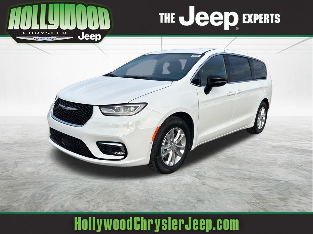 2026 Chrysler Pacifica Select's photo