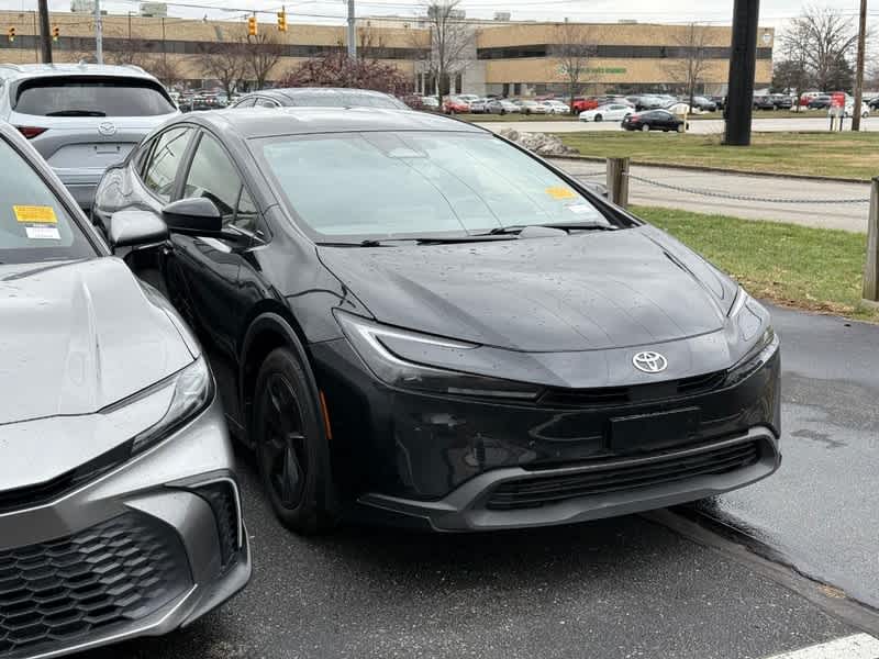 2024 Toyota Prius LE's photo