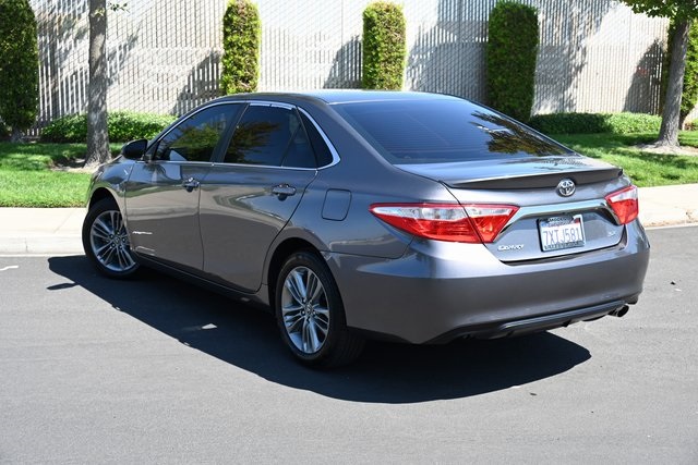 2017 Toyota Camry LE photo 4