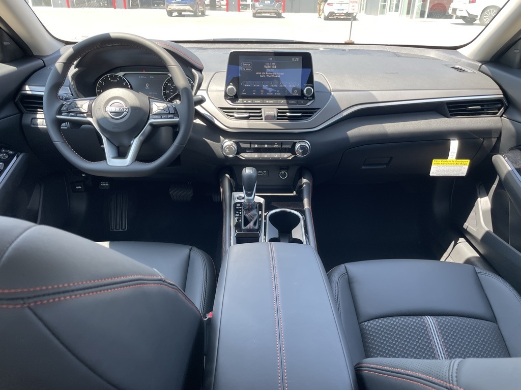 2025 Nissan Altima SR photo 14