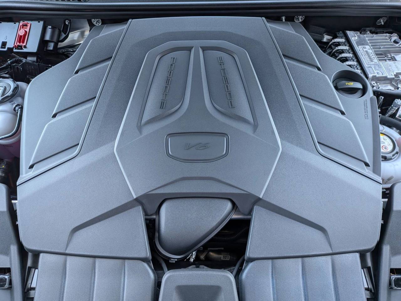 2025 Porsche Cayenne E-Hybrid photo 26