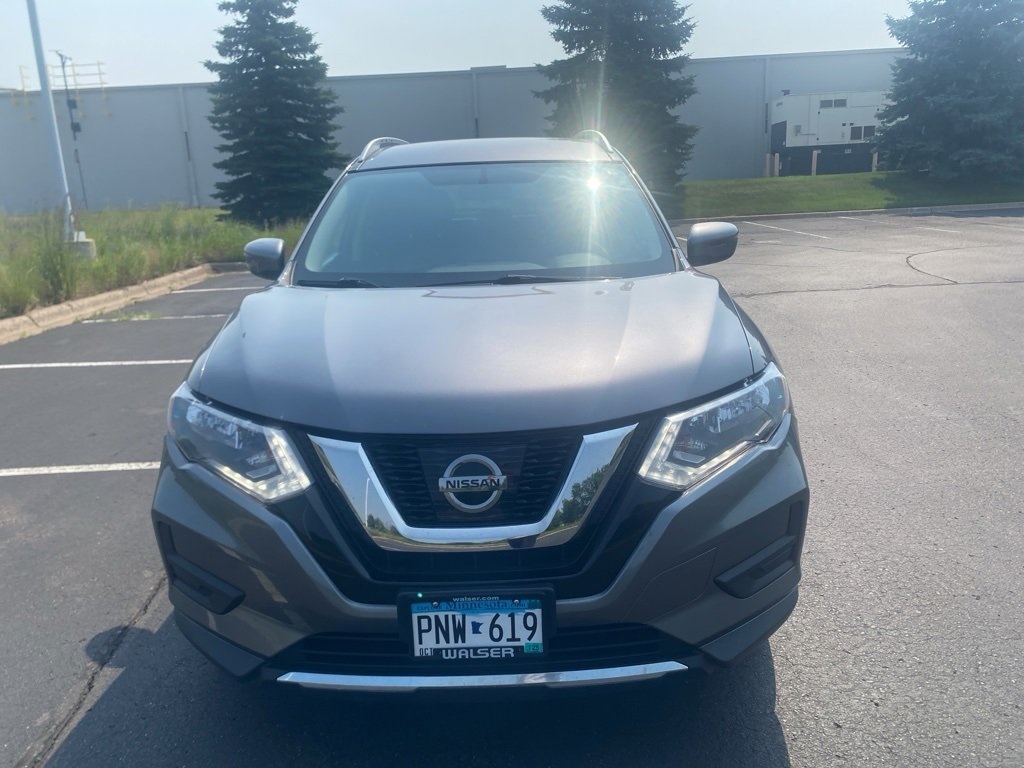 Used 2017 Nissan Rogue SV with VIN KNMAT2MV5HP607768 for sale in Minneapolis, Minnesota