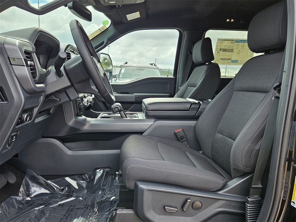 2025 Ford F-150 XLT photo 10