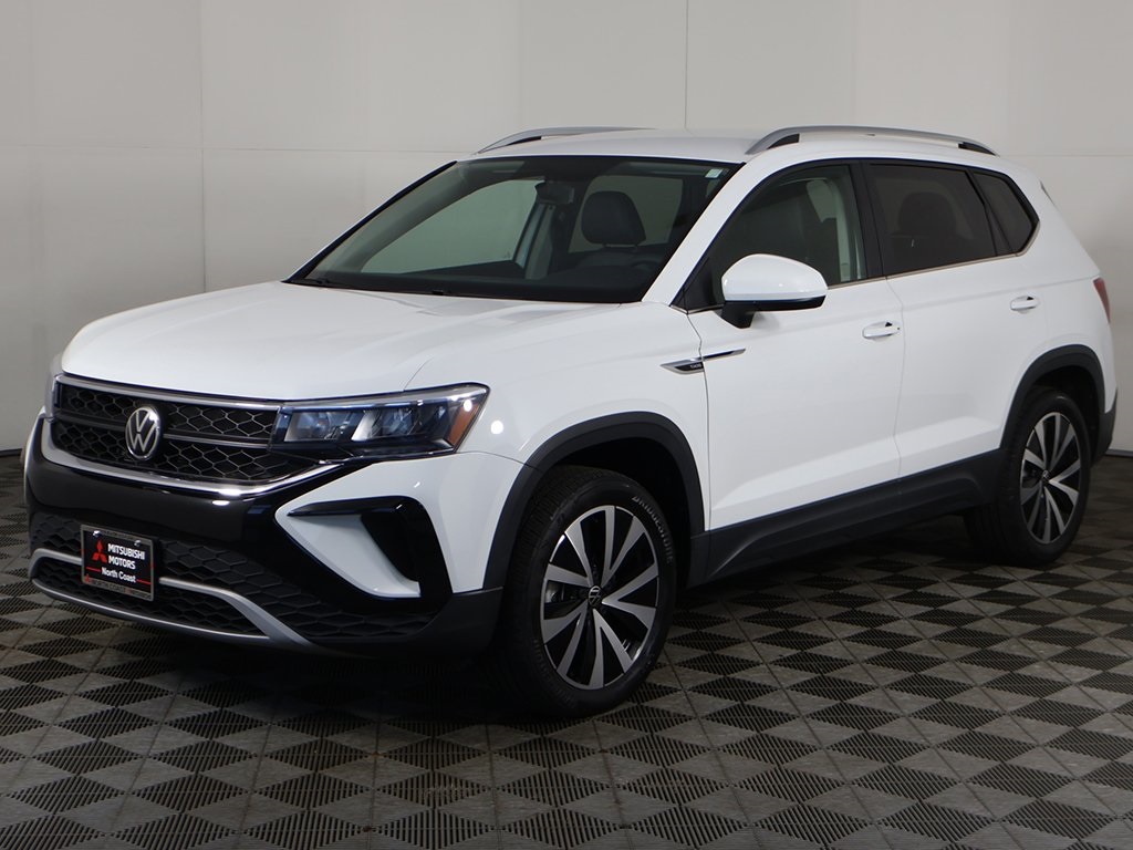 2022 Volkswagen Taos SE photo 3
