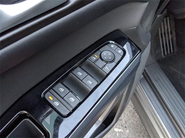 2025 Nissan Pathfinder SL photo 13