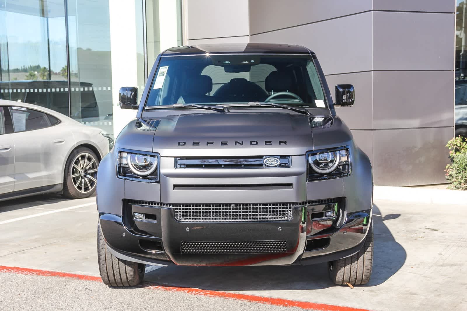 2026 Land Rover Defender 110 V8 photo 2