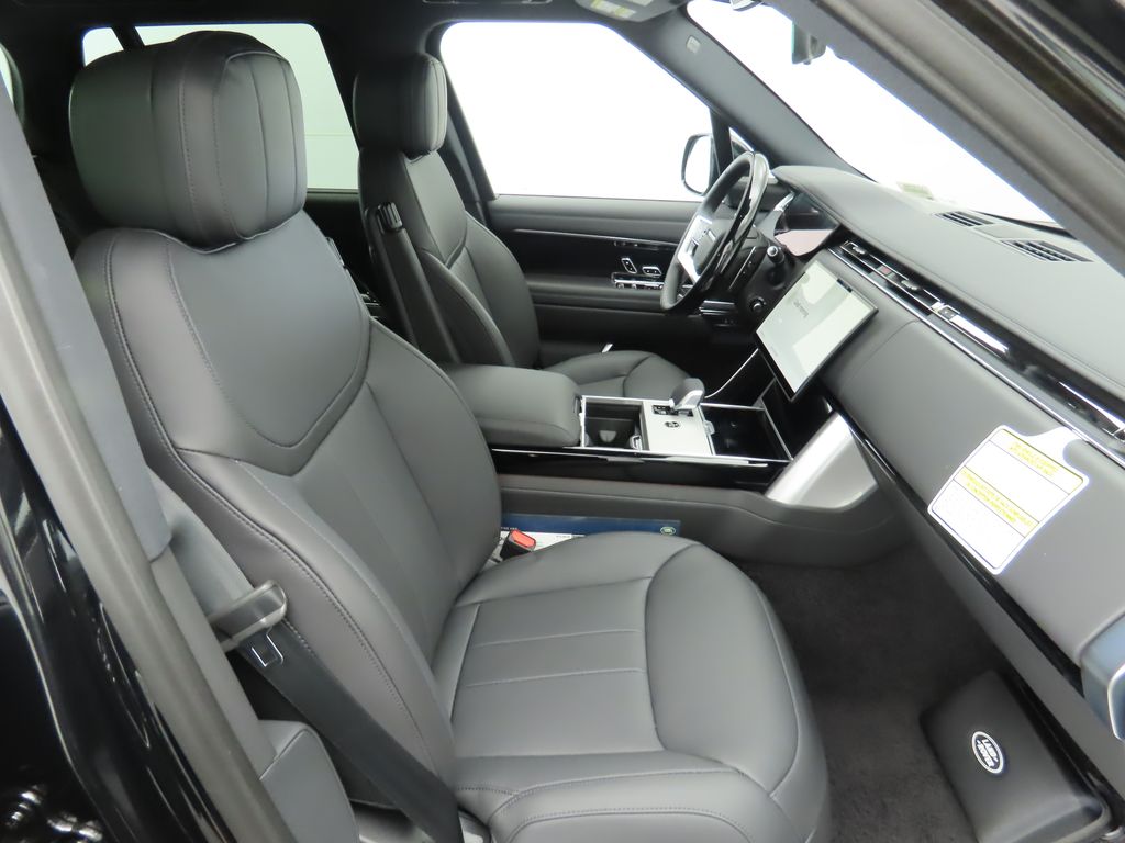 2025 Land Rover Range Rover SE photo 21