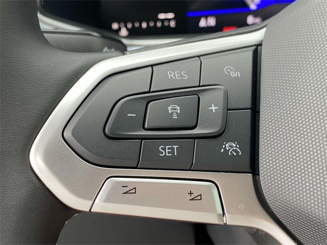 2025 Volkswagen Taos SE photo 15