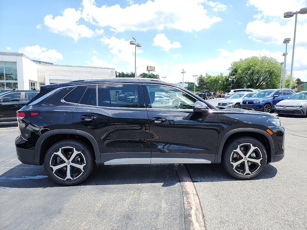 2025 Volkswagen Tiguan SE photo 3