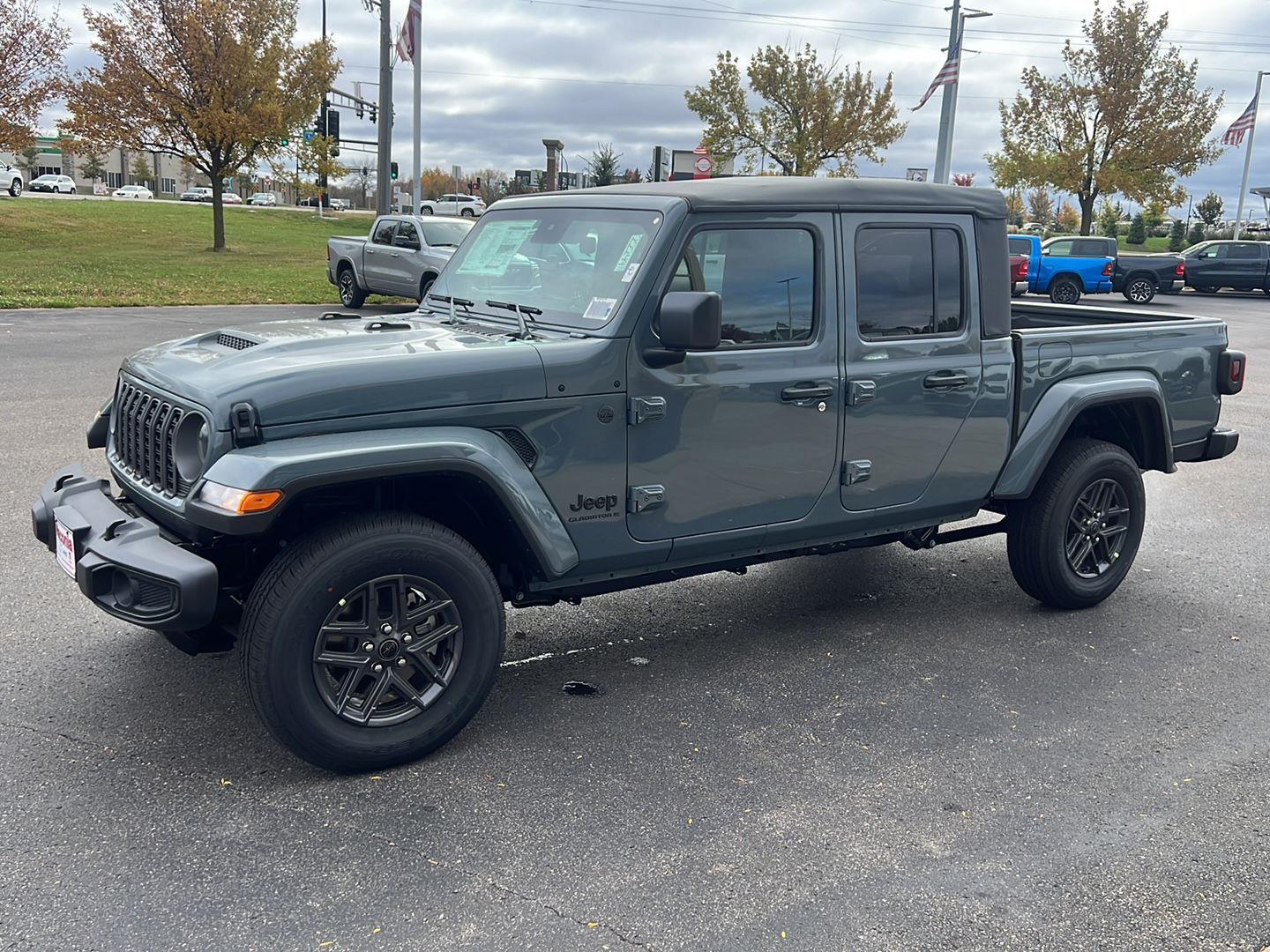 2025 Jeep Gladiator Sport S's photo